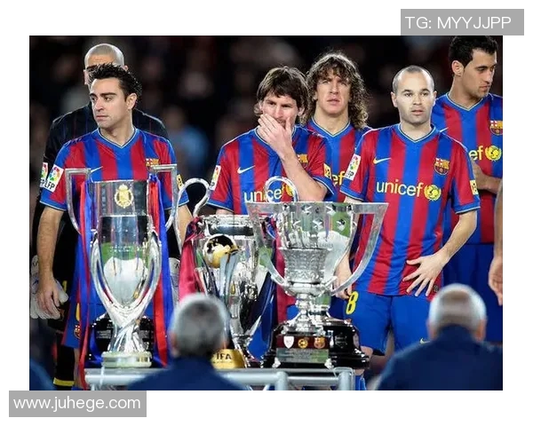 当红足球巨星深夜现身酒吧引发热议球迷纷纷猜测背后真相